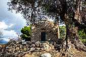 The Royal Villa of Aya Tridha The chapel of yios Yeryios (xiv c) with fragments of fine frescoes.